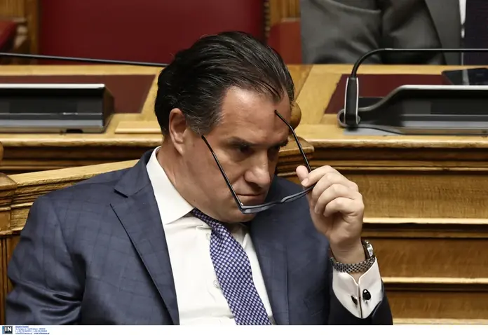 Η νέα φαρμακευτική πολιτική του Άδωνι «όποιος δεν έχει να πληρώσει πεθαίνει»