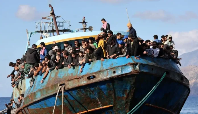 Απόβαση πάνω από 850 λάθρα εισβολέων   στην Κρήτη – Εσπευσμένα αποπλέουν δύο ακόμη πλοία του ΠΝ για Λιβύη