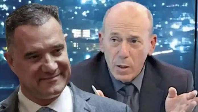 Ο Βασίλης Κοκοτσάκης ξεσκίζει τον Άδωνι που έχει το θράσος ακόμα και σήμερα να επιχειρεί να δικαιολογήσει το μπάζωμα ξεμπάζωμα στο έγκλημα των Τεμπών!