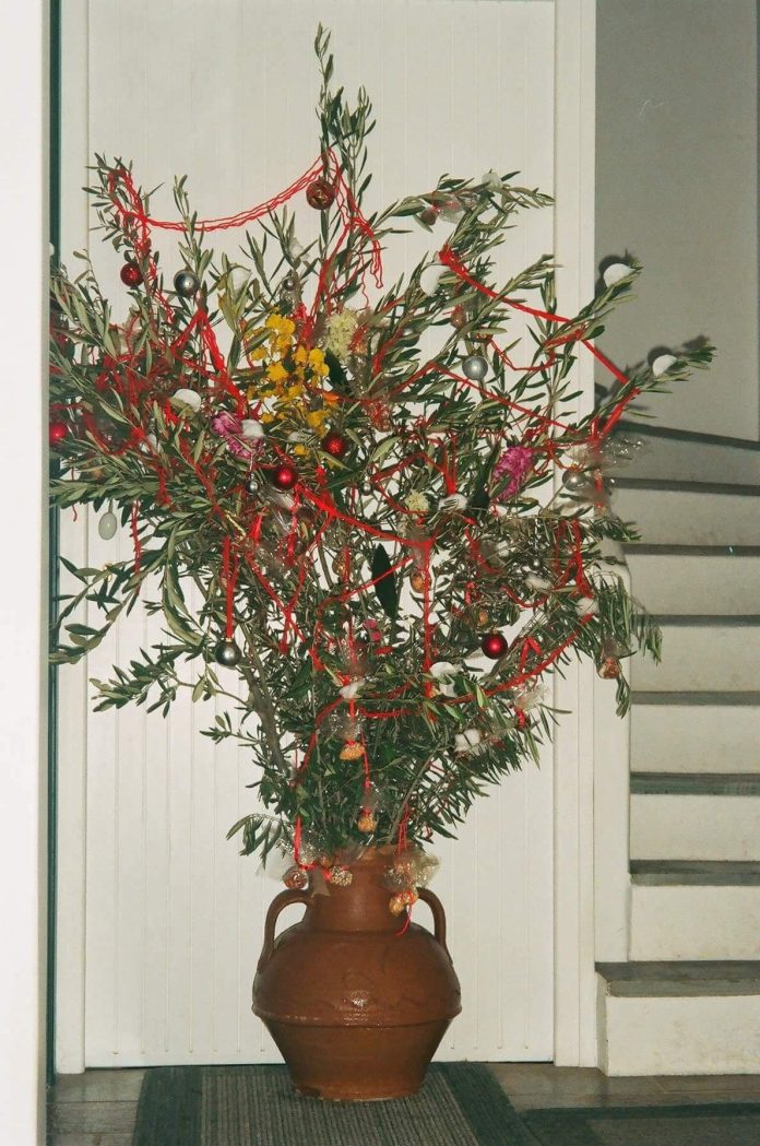 Ειρεσιώνη Ειρεσιώνη το στολισμένο δέντρο της Αρχαίας Ελλάδος