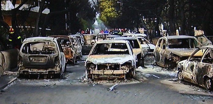 ΚΑΜΕΝΑ ΑΥΤΟΚΙΝΗΤΑ ΣΤΟ ΜΑΤΙ ΠΥΡΚΑΓΙΑ ΕΘΝΙΚΗ ΤΡΑΓΩΔΙΑ