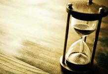 ΜΕΘΥΣΜΕΝΟΙ ΑΝΘΡΩΠΟΙ ΣΕ ΕΝΑ ΑΧΡΟΝΟ ΣΥΜΠΛΕΓΜΑ ΤΕΧΝΗΤΟΥ ΧΡΟΝΟΥ ΚΑΙ ΨΕΥΤΙΚΩΝ ΣΥΧΝΟΤΗΤΩΝ