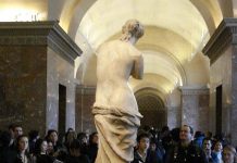 ΠΑΝΩ ΑΠΟ 200 ΝΕΚΡΟΙ.. Το άγαλμα βρέθηκε το 1820 στη κατεχόμενη από την Οθωμανική Αυτοκρατορία Μήλο.