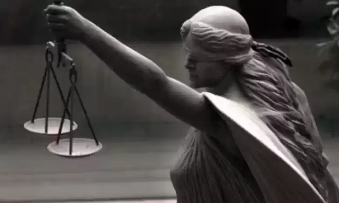 Η ΔΙΚΑΙΟΣΥΝΗ ΕΑΛΛΩ... ΚΑΙ ΟΠΟΙΟΣ ΣΤΙΣ ΜΕΡΕΣ ΜΑΣ ΨΑΧΝΕΙ ΝΑ ΒΡΕΙ ΜΙΑ ΕΝΤΙΜΗ ΑΠΟΦΑΣΗ ΔΙΚΑΣΤΩΝ, ΟΥΣΙΑΣΤΙΚΑ ΨΑΧΝΕΙ ΒΕΛΟΝΑ ΣΤΑ ΑΧΥΡΑ... Η ΔΙΚΑΙΟΣΥΝΗ ΕΑΛΛΩ... ΚΑΙ ΟΠΟΙΟΣ ΣΤΙΣ ΜΕΡΕΣ ΜΑΣ ΨΑΧΝΕΙ ΝΑ ΒΡΕΙ ΜΙΑ ΕΝΤΙΜΗ ΑΠΟΦΑΣΗ ΔΙΚΑΣΤΩΝ, ΟΥΣΙΑΣΤΙΚΑ ΨΑΧΝΕΙ ΒΕΛΟΝΑ ΣΤΑ ΑΧΥΡΑ...