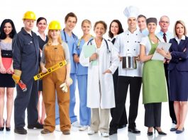 Με την έννοια “καστικό κράτος” και “καστική κοινωνία” νοείται το (οριζοντίως και καθέτως) κεχωρισμένο κράτος που αποτελείται (και αρκείται) σε ένα συνοθύλευμα - συνάθροιση των επιμέρους και εκάστοτε καστών που το απαρτίζουν, με την προεξάρχουσα και υπερισχύουσα κάθε φορά εξουσιάζουσα κάστα (π.χ. στρατιωτικών, πολιτικών, λογιστών, οικοδόμων, δικηγόρων, δικαστικών,οικονομολόγων, δημοσίων υπαλλήλων κ.ο.κ). ως αυτοπροσδιορίζεται.Καστική κοινωνία είναι αυτή που συναποτελείται και αυτοπροσδιορίζεται με βάση την επαγγελματική της λειτουργία και τοποθέτηση των μελών της, η δε διαμόρφωση της κάστας βρίσκεται σε συνάρτηση με την τοποθέτησή της στην πυραμίδα εξουσίας του καστικού κράτους.