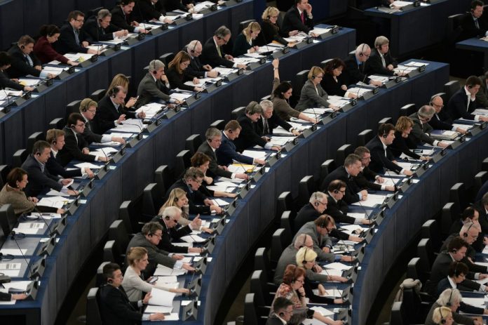 european-parliament-1 Ενημέρωση εκλογέων ΜΙΑ ΜΕΡΑ ΝΩΡΙΤΕΡΑ ΣΤΙΣ 25/5/19 ΨΗΦΙΖΟΥΝ ΟΙ ΨΗΦΟΦΟΡΟΙ ΣΤΑ ΚΡΑΤΗ ΜΕΛΗ ΤΗΣ Ε.Ε. Ενδιαφέρουν τους Έλληνες κατοίκους εξωτερικού
