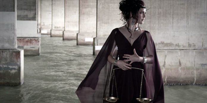 Ο ΝΟΜΟΣ ΤΗΣ ΑΜΟΙΒΗΣ ΕΦΑΡΜΟΖΕΤΑΙ ΕΙΣ ΟΛΑ ΤΑ ΠΡΑΓΜΑΤΑ, ΕΙΣ ΚΑΘΕ ΤΙ ΕΙΣ ΠΑΣΑΝ ΠΡΑΞΙΝ ''Η ΠΑΡΑΛΕΙΨΙΝ , ΑΞΙΑΝ ''Η ΑΠΑΞΙΑΝ ΚΑΙ ΤΙΠΟΤΑ ΔΕΝ ΔΙΑΦΕΥΓΕΙ ΤΗΣ ΛΕΙΤΟΥΡΓΙΑΣ ΤΟΥ. ΕΙΝΑΙ ΔΕ Η ΦΥΣΙΣ ΤΟΥ ΘΕΙΟΥ ΤΟΥΤΟΥ ΝΟΜΟΥ ΤΟΙΑΥΤΗ ''ΩΣΤΕ'' ΠΑΣΑ ΣΚΕΨΙΣ , ΛΟΓΟΣ, Η'' ΠΡΑΞΙΣ ΟΙΟΥΔΗΠΟΤΕ ΒΑΘΜΟΥ,'' ΦΥΣΕΙ'' ΘΕΤΕΙ ΕΙΣ ΛΕΙΤΟΥΡΓΙΑΝ ''ΤΑΣ ΣΥΝΕΠΕΙΑΣ ΟΙΤΙΝΕΣ ΑΝΑΠΟΦΕΥΚΤΩΣ ''ΠΡΕΠΕΙ''ΝΑ ΦΕΡΩΣΙΝ ΑΥΤΑ ΕΙΣ ΙΣΟΡΡΟΠΙΑΝ ,, ΟΥΤΟΣ ΕΙΝΑΙ ΔΙΑ ''ΟΙΟΝΔΗΠΟΤΕ'' ΝΑ ΔΙΑΦΕΥΓΕΙ ΤΑΣ ΣΥΝΕΠΕΙΑΣ ΤΩΝ ''ΕΠ' ''ΑΥΤΟΥ'' ΠΡΑΤΤΟΜΕΝΩΝ...... Η ΣΥΝΕΠΕΙΑ ΕΙΤΕ ΚΑΛΗ , ΕΙΤΕ ΚΑΚΗ ''ΕΠΙΜΕΤΡΕΙΤΑΙ'' ''''ΠΑΝΤΟΤΕ'''' ΑΚΡΙΒΩΣ ΜΕΤΗΝ ΓΕΝΟΜΕΝΗΝ ''ΠΡΑΞΙΝ''.