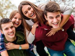 Το "Colpo Grosso" των εκλογων κι η ψηφος των 17αρηδων. Εισαι 16 προς 17 χρονων. Συντηρεισαι κατα πλειοψηφεια απο τους γονεις σου καθως πηγαινεις ακομα στην 2α Λυκειου. Κατα ΚΥΡΙΑΡΧΟ λογο καθως βρισκεσαι στο σταδιο της εφηβειας, τα ενδιαφεροντα σου περιστρεφονται ως επι το πλειστον, γυρω απο: την σεξουαλικοτητα λογω ορμονων, την διασκεδαση, την συμμετοχη σου σε αθληματα, την μοδα σε ρουχα και σε αξεσουαρ, την υποστηριξη αθλητικων ομαδων (οπαδοποιηση), το διαδικτυο, τα μεσα κοινωνικης δικτυωσης, τα video-games, την μουσικη, τα παρτυ και τα club, τις μηχανες, τα χομπυ, τις IN εκπομπες της τηλεορασης