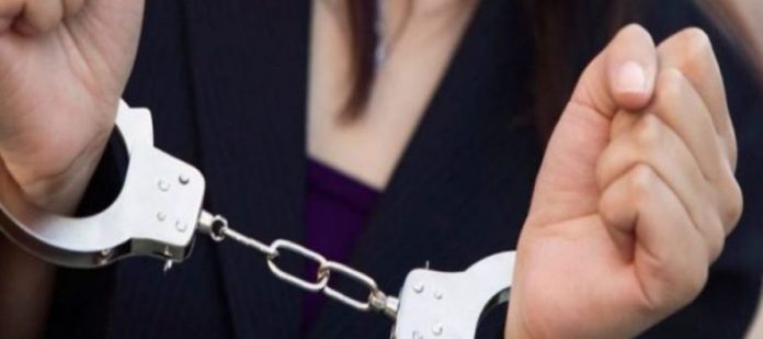 apateonissa-890x395_c