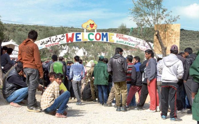 Μυτιλήνη: Ουρές από χιλιάδες λαθρομετανάστες για απόκτηση δωρεάν γης και κατοικίας