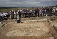 Σπάνιο ρωμαϊκό μωσαϊκό που απεικονίζει Ελληνίδα πριγκίπισσα ανακαλύφθηκε σε χωριό της Αγγλίας…. ΟΛΟΣ Ο ΠΛΑΝΗΤΗΣ ΕΙΝΑΙ ΕΛΛΑΣ