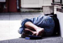 Άστεγος Έλληνας νεκρός στην μέση του δρόμου: Εν τω μεταξύ “φιλοξενούμε” 100.000 από όλο τον κόσμο σε “δομές” που έχουν τα πάντα! Άστεγος Έλληνας νεκρός στην μέση του δρόμου: Εν τω μεταξύ “φιλοξενούμε” 100.000 από όλο τον κόσμο σε “δομές” που έχουν τα πάντα! ΠΟΣΟ ΑΔΙΚΟ ΘΑ ΑΝΤΕΞΕΙΣ ΑΚΟΜΑ;;; ΕΛΑ ΤΩΡΑ ΣΕ ΓΡΑΦΕΙΑ Ε.ΣΥ. ΝΑ ΤΟ ΣΤΑΜΑΤΗΣΟΥΜΕ ! ΟΛΟΙ ΜΑΖΙ ΜΠΟΡΟΥΜΕ !!!