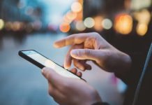 Ληστεύει το καρτέλ κινητής τηλεφωνίας. Δεύτερη ακριβότερη η Ελλάδα στην ΕΕ-28 Οι χρεώσεις στην Ελλάδα σύμφωνα με την ίδια έρευνα εμφανίζονται έως και πέντε φορές (!) πιο ψηλές από ότι είναι ο μέσος όρος στην Ευρώπη-28