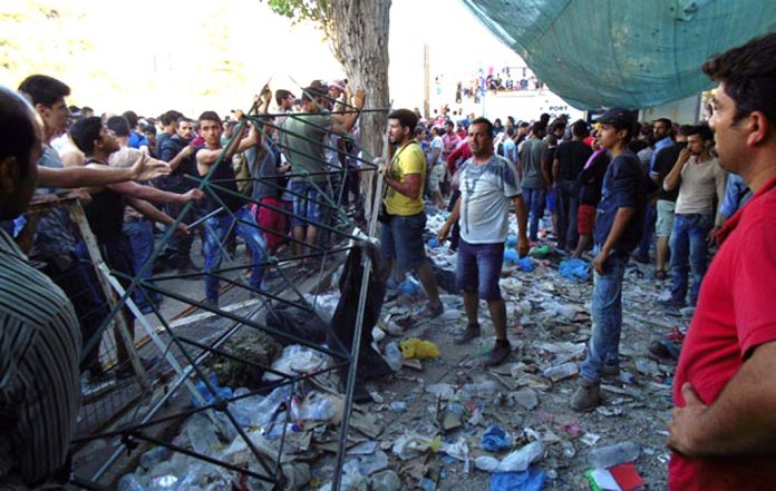 «ένταξη»  Όπως αποδείχτηκε αυτή η άποψη είναι εντελώς ανεδαφική. Προκαλεί εντύπωση το γιατί όλοι οι «νεωτεριστές προοδευτικοί» αναφέρονται στον σεβασμό και στην διαφορετικότητα του «άλλου» αλλά όχι στον σεβασμό της διαφορετικότητας του αυτόχθονα... «ένταξη» Όπως αποδείχτηκε αυτή η άποψη είναι εντελώς ανεδαφική. Προκαλεί εντύπωση το γιατί όλοι οι «νεωτεριστές προοδευτικοί» αναφέρονται στον σεβασμό και στην διαφορετικότητα του «άλλου» αλλά όχι στον σεβασμό της διαφορετικότητας του αυτόχθονα...