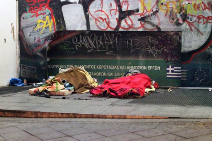 ΕΛΛΗΝΕΣ ΑΣΤΕΓΟΙ : Περίπου 40 χιλιάδες υπολογίζονται οι άστεγοι στην Ελλάδα