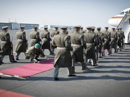 240 τρις δολάρια παγκόσμιο χρέος, 23 τρις δολάρια το χρέος των ΗΠΑ και 3 τρις το χρέος της Deutsche Bank 240 τρις δολάρια παγκόσμιο χρέος, 23 τρις δολάρια το χρέος των ΗΠΑ και 3 τρις το χρέος της Deutsche Bank