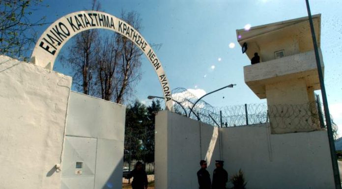 ΔΡΑΜΑΤΙΚΗ ΕΚΚΛΗΣΗ ΣΕ ΤΣΙΟΔΡΑ ΓΙΑ ΤΙΣ ΣΥΝΘΗΚΕΣ ΚΡΑΤΗΣΗΣ ΑΝΗΛΙΚΩΝ ΣΤΙΣ ΦΥΛΑΚΕΣ ΑΥΛΩΝΑ ΕΝ ΜΕΣΩ ΠΑΝΔΗΜΙΑΣ ...κύριε Τσιόδρα, ελάτε να κάνουμε μια βόλτα στον Αυλώνα, στον Κορυδαλλό, στη Θήβα ή και αλλού... Είμαι σίγουρος ότι αν χρειάζονται μέτρα που υπερβαίνουν τον Υφυπουργό, όπως η γενναία αποσυμφόρηση που εγώ θεωρώ αναγκαία, δεν θα διστάσετε να τα υποδείξετε...