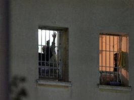 «Εξέγερση» και φωτιές στις φυλακές Κορυδαλλού! (video) Χαμός!