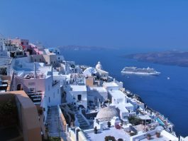 ΠΟΛΛΟΙ ΑΠΟΚΑΛΟΥΝ ΤΟΝ ΤΟΥΡΙΣΜΟ ΩΣ ΤΗΝ ΒΑΡΙΑ ΜΑΣ ΒΙΟΜΗΧΑΝΙΑ