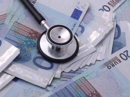 Αθήνα: Χειροπέδες σε γιατρό για «φακελάκια» - Πώς τον «παγίδευσαν» (vid)