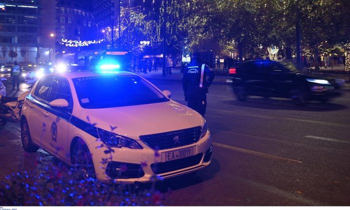 Συναγερμός στον Ασπρόπυργο: Επιτέθηκαν με πέτρες σε αστυνομικούς Συναγερμός στον Ασπρόπυργο: Επιτέθηκαν με πέτρες σε αστυνομικούς