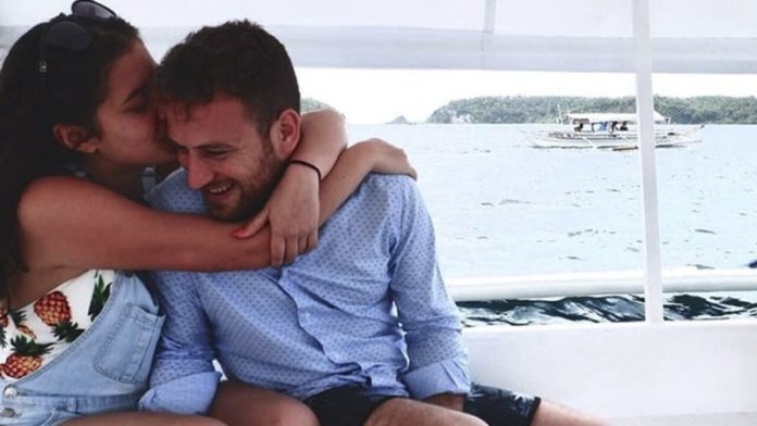 Έγκλημα στα Γλυκά Νερά Με 300.000 ευρώ επικηρύσσονται οι δολοφόνοι της 20χρονης Καρολάιν Έγκλημα στα Γλυκά Νερά: Με 300.000 ευρώ επικηρύσσονται οι δολοφόνοι της 20χρονης Καρολάιν