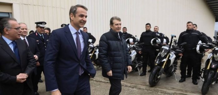 Επίθεση Αστυνομικών σε κυβέρνηση: «Διαλύσατε τα τμήματα - Οι σπείρες κάνουν πάρτι και εμείς φυλάμε  Επίθεση Αστυνομικών σε κυβέρνηση: «Διαλύσατε τα τμήματα - Οι σπείρες κάνουν πάρτι και εμείς φυλάμε