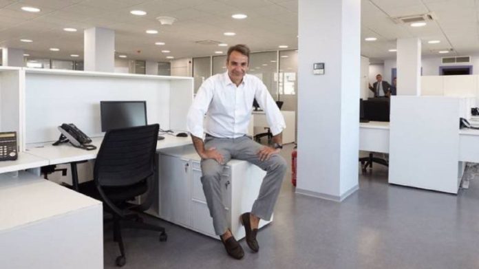 kyriakos-mitsotakis Έρευνα ΚΕΦΙΜ: Δουλεύουμε έξι μήνες, μόνο για να ταΐζουμε την οικογένεια Μητσοτάκη και τους μετακλητούς του Κυρανάκη (Πίνακας)
