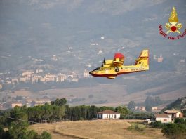 Καίγονται τα ελληνόφωνα χωριά της Ιταλίας: Εξήντα εστίες φωτιάς στην Καλαβρία – Δύο νεκροί
