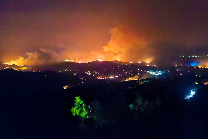 959595496554956-rodos Η Ρόδος έγινε στάχτη και το μάθαμε απ' το Twitter - Οργή και αγανάκτιση