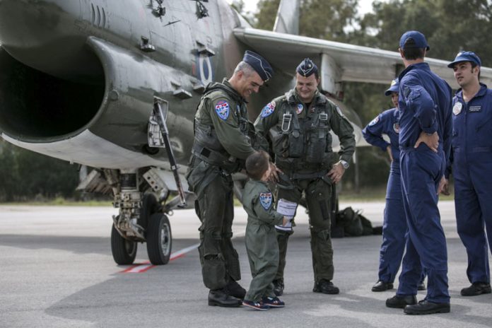 Η ΠΟΛΕΜΙΚΗ ΑΕΡΟΠΟΡΙΑ ΕΚΠΕΜΠΕΙ SOS