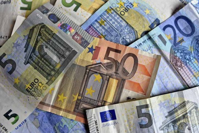 Η ΑΜΟΙΒΗ ΤΗΣ ΕΡΓΑΣΙΑΣ Η ΑΜΟΙΒΗ ΤΗΣ ΕΡΓΑΣΙΑΣ