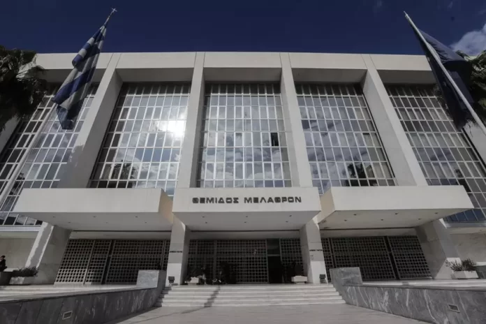 areiospagos6 Το Ανώτατο Δικαστήριο ξεκαθαρίζει ότι, όπως και κάθε άλλο συνταγματικό δικαίωμα, μπορούν και αυτά να περιορισθούν, αν συντρέχουν σοβαροί λόγοι δημόσιου συμφέροντος και αν η άσκησή τους προσβάλλει τα δικαιώματα των άλλων.