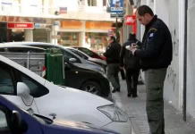 Τροχαία: Χειροπέδες σε 13 άτομα που κρατούσαν παράνομα θέσεις πάρκινγκ σε δρόμους και πεζοδρόμια Τροχαία: Χειροπέδες σε 13 άτομα που κρατούσαν παράνομα θέσεις πάρκινγκ σε δρόμους και πεζοδρόμια