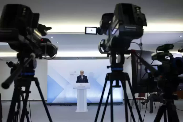 220216094216_xatzidakis-efka EΦKA: ΑΠΟ ΤΗ ΣΚΥΛΑ ΣΤΗ ΧΑΡΥΒΔΗ