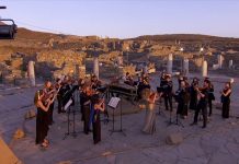 Η Δήλος και η συναυλία με τα καθαρόαιμα τελετουργικά στοιχεία Η Δήλος και η συναυλία με τα καθαρόαιμα τελετουργικά στοιχεία