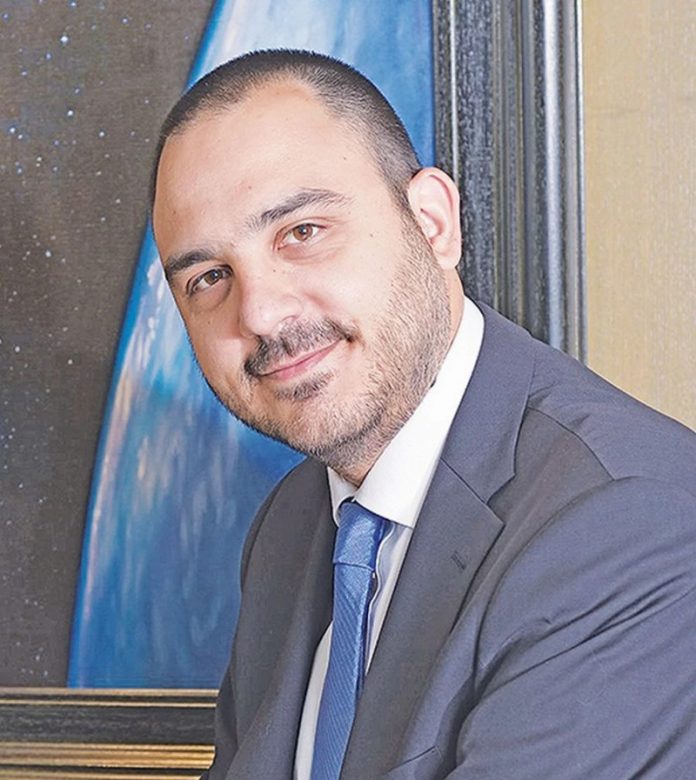 Φίλος του Μητσοτάκη ο «κλειδοκράτορας» της επόμενης κάλπης