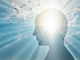 ΧΑΜΕΝΟΙ ΜΕΣΑ ΣΤΗΝ ΛΗΘΗ ΤΟΥΣ ΠΡΟΣΠΑΘΟΥΝ ΝΑ ΒΡΟΥΝ ΤΟΝ ΔΡΟΜΟ ΠΡΟΣ ΤΗΝ ΑΠΕΛΕΥΘΕΡΩΣΗ ΤΟΥΣ ΕΚΑΤΟΜΜΥΡΙΑ ΑΝΘΡΩΠΟΙ.