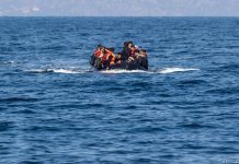 Συνεχίζεται απρόσκοπτα η ροή των παράνομων αλλοδαπών στην χώρα – Διασώθηκαν άλλοι 47 – Εντοπίστηκε και μία νεκρή γυναίκα Συνεχίζεται απρόσκοπτα η ροή των παράνομων αλλοδαπών στην χώρα – Διασώθηκαν άλλοι 47 – Εντοπίστηκε και μία νεκρή γυναίκα