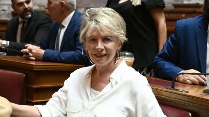 Έλενα Ακρίτα για Αχιλλέα Μπέο: 