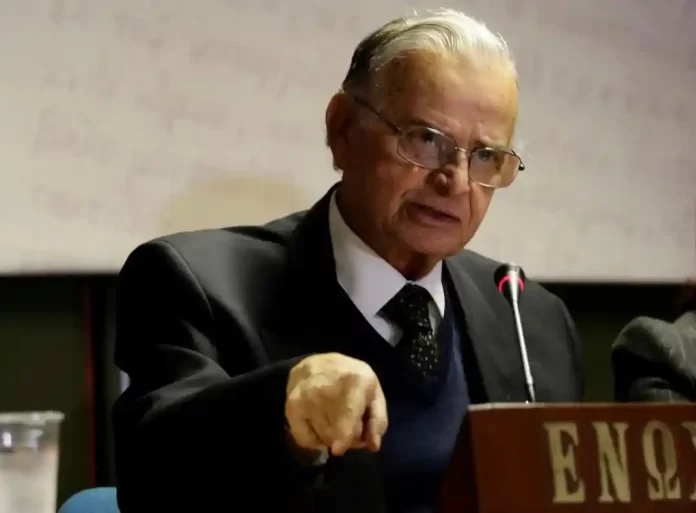 Ὑπάρχει ἕνα μῖσος κατὰ τοῦ Ἑλληνισμοῦ. Καὶ τὸ μῖσος κατὰ τοῦ Ἑλληνισμοῦ -προσέχτε!- δὲν ἐκπορεύεται ἀπὸ κάποιους κακοκέφαλους τῆς ἐγχώριας παραγωγῆς. Εἶναι ἕνα μῖσος τὸ ὁποῖο ἐκπορεύεται ἀπὸ ὕποπτα συμφέροντα τοῦ ἐξωτερικοῦ.