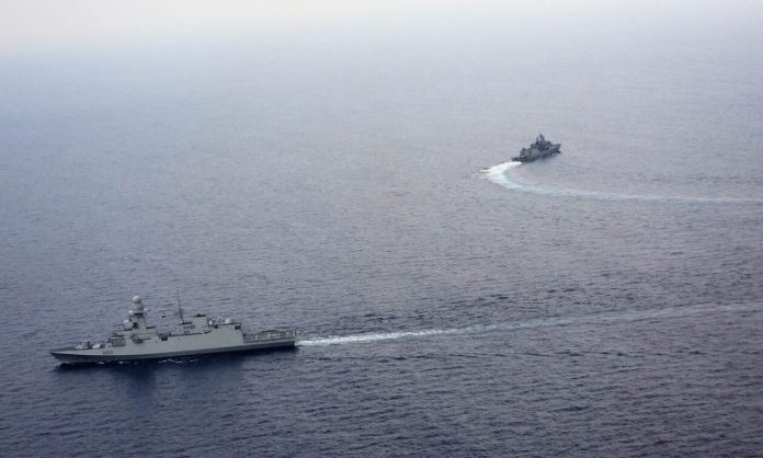Yeni Safak “Η Ελλάδα σταματά να εξοπλίζει τα νησιά – Ασαφές νομικό καθεστώς σε 152 νησιά”
