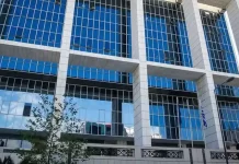 Αίτηση αποζημίωσης 1,1 εκατομμυρίου ευρώ από εισαγγελέα που εργαζόταν από το σπίτι λόγω εθελουσίας έξοδου