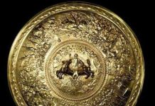 Η ΜΥΘΙΚΗ ΑΣΠΙΔΑ ΤΟΥ ΑΧΙΛΛΕΑ ΓΙΑ ΤΗΝ ΟΠΟΙΑ Ο ΟΜΗΡΟΣ ΕΓΡΑΨΕ 134 ΣΤΙΧΟΥΣ ΚΑΙ Ο ΚΡΥΦΟΣ ΣΥΜΒΟΛΙΣΜΟΣ ΤΗΣ…. Η ΜΥΘΙΚΗ ΑΣΠΙΔΑ ΤΟΥ ΑΧΙΛΛΕΑ ΓΙΑ ΤΗΝ ΟΠΟΙΑ Ο ΟΜΗΡΟΣ ΕΓΡΑΨΕ 134 ΣΤΙΧΟΥΣ ΚΑΙ Ο ΚΡΥΦΟΣ ΣΥΜΒΟΛΙΣΜΟΣ ΤΗΣ....