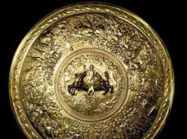 Η ΜΥΘΙΚΗ ΑΣΠΙΔΑ ΤΟΥ ΑΧΙΛΛΕΑ ΓΙΑ ΤΗΝ ΟΠΟΙΑ Ο ΟΜΗΡΟΣ ΕΓΡΑΨΕ 134 ΣΤΙΧΟΥΣ ΚΑΙ Ο ΚΡΥΦΟΣ ΣΥΜΒΟΛΙΣΜΟΣ ΤΗΣ…. Η ΜΥΘΙΚΗ ΑΣΠΙΔΑ ΤΟΥ ΑΧΙΛΛΕΑ ΓΙΑ ΤΗΝ ΟΠΟΙΑ Ο ΟΜΗΡΟΣ ΕΓΡΑΨΕ 134 ΣΤΙΧΟΥΣ ΚΑΙ Ο ΚΡΥΦΟΣ ΣΥΜΒΟΛΙΣΜΟΣ ΤΗΣ....