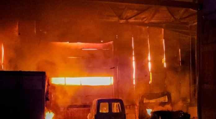 Λαμία: «Μύριζε βενζίνη» αναφέρουν νέες μαρτυρίες για το εργοστάσιο με τα δηλητηριασμένα γεύματα Λαμία: «Μύριζε βενζίνη» αναφέρουν νέες μαρτυρίες για το εργοστάσιο με τα δηλητηριασμένα γεύματα