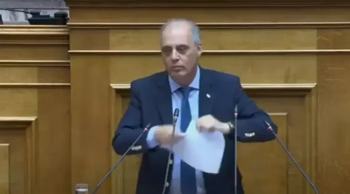 Ο υποκριτής Κ. Βελόπουλος:Πρώτα υπογράφει και ύστερα «σκίζει συμφωνίες» Ο υποκριτής Κ. Βελόπουλος:Πρώτα υπογράφει και ύστερα «σκίζει συμφωνίες»