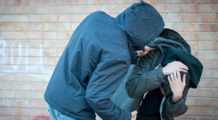 Λάρισα: Άγρια συμπλοκή μεταξύ ανήλικων λαθρομεταναστών. Λάρισα: Άγρια συμπλοκή μεταξύ ανήλικων λαθρομεταναστών.