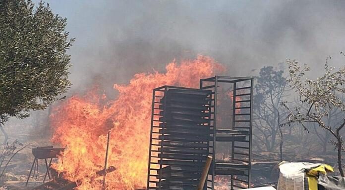 Κάηκαν σπίτια στην Βάρη – Εξαφανισμένες οι δυνάμεις πυρόσβεσης τα πρώτα κρίσιμα λεπτά Κάηκαν σπίτια στην Βάρη – Εξαφανισμένες οι δυνάμεις πυρόσβεσης τα πρώτα κρίσιμα λεπτά