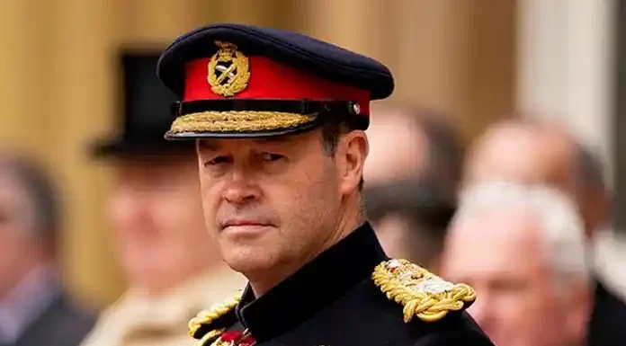 Πρώην αρχηγός βρετανικού Στρατού: Θα ανατριχιάζατε αν ξέρατε πόσο μικρές είναι οι δυνάμεις μας μπροστά στη Ρωσία Πρώην αρχηγός βρετανικού Στρατού: Θα ανατριχιάζατε αν ξέρατε πόσο μικρές είναι οι δυνάμεις μας μπροστά στη Ρωσία